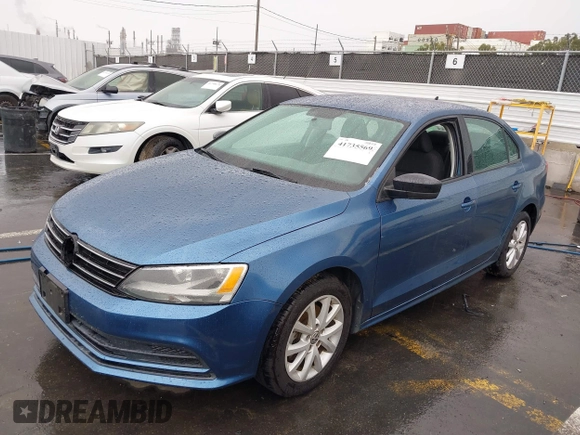 2015 Volkswagen Jetta Sedan 1.8T SE with VIN 3VWD17AJ5FM310694, listed as a IAAI auction lot 41735569 with 147,232 mi miles. Bid and sale history available at carsss.com. Image 2.
