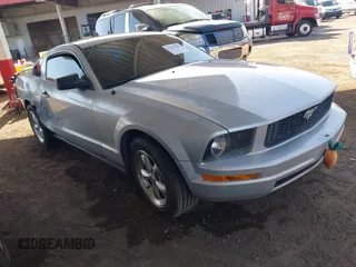 2007 Ford Mustang Deluxe with VIN 1ZVFT80N475199141, listed as a IAAI auction lot 41979242 with 243,967 mi miles and . Bid and sale history available at carsss.com. Image 1.