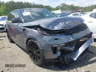 2025 Land Rover Range Rover Sport SE z VIN SAL1P9EU8SA439534, wystawiony jako IAAI lot #42105760 z przebiegiem 6 223 mil mil oraz . Historia ofert i sprzedaży dostępna na DreamBid. Obrazek 1.
