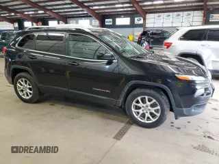 2015 Jeep Cherokee Latitude with VIN 1C4PJMCS6FW795643, listed as a Copart auction lot 56276355 with 152,208 mi miles and Clean Title. Bid and sale history available at DreamBid. Image 4.