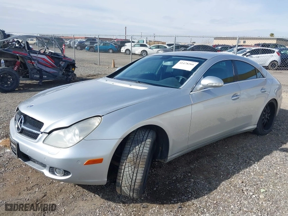 2008 Mercedes-Benz CLS-Class 5.5L with VIN WDDDJ72X98A135538, listed as a IAAI auction lot 41478266 with 1,901 mi miles. Bid and sale history available at carsss.com. Image 16.
