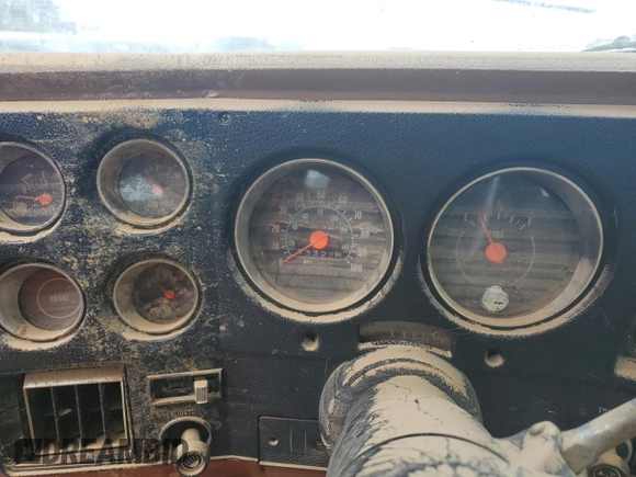 1977 Chevrolet Suburban z VIN CCL167F144344, wystawiony jako Copart lot #78394504 z przebiegiem 73 322 mil mil oraz Szkoda całkowita • Salvage title. Historia ofert i sprzedaży dostępna na DreamBid. Obrazek 9.