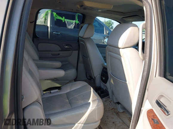 2007 Chevrolet Suburban LT с VIN 1GNFC16027R225418, выставлен на аукционе IAAI как лот 42466800 с пробегом Не указан миль и . История ставок и продаж доступна на DreamBid. Изображение 8.