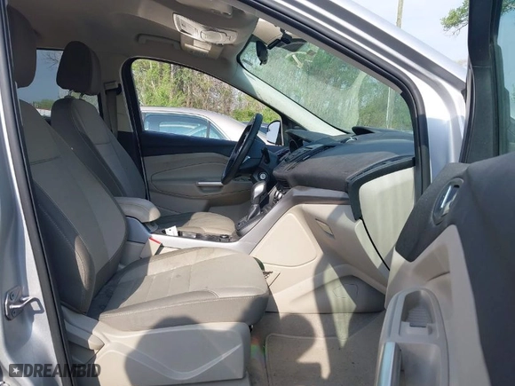 2015 Ford Escape SE with VIN 1FMCU9GX5FUC62439, listed as a IAAI auction lot 42066128 with 137,845 mi miles. Bid and sale history available at carsss.com. Image 5.