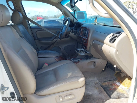2005 Toyota Sequoia SR5 with VIN 5TDZT34A75S258880, listed as a IAAI auction lot 41584267 with 221,917 mi miles. Bid and sale history available at carsss.com. Image 5.
