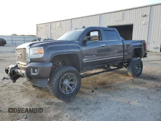 2015 GMC Sierra 2500HD Denali z VIN 1GT120E82FF136326, wystawiony jako Copart lot #55306345 z przebiegiem 181 532 mil mil oraz Szkoda całkowita • Salvage title. Historia ofert i sprzedaży dostępna na DreamBid. Obrazek 1.