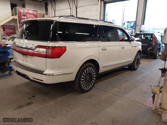 2021 Lincoln Navigator L Black Label with VIN 5LMJJ3TT3MEL15532, listed as a IAAI auction lot 41330001 with 62,325 mi miles. Bid and sale history available at carsss.com. Image 4.