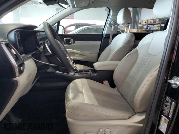 2023 Kia Sorento EX z VIN KNDRHDLG8P5166926, wystawiony jako Copart lot #52593285 z przebiegiem 59 773 mil mil oraz Szkody całkowita. Historia ofert i sprzedaży dostępna na DreamBid. Obrazek 7.