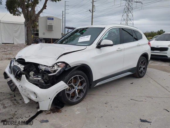 2018 BMW X1 xDrive28i with VIN WBXHT3C37J3H33461, listed as a IAAI auction lot 40997589 with 1 mi miles. Bid and sale history available at carsss.com. Image 18.