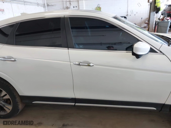 2014 Honda Crosstour EX-L with VIN 5J6TF2H58EL002246, listed as a IAAI auction lot 42086143 with 70,986 mi miles. Bid and sale history available at carsss.com. Image 13.