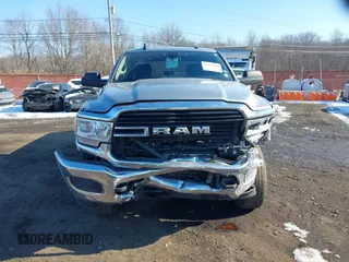 2019 Ram 2500 Big Horn with VIN 3C6UR5JL7KG650270, listed as a IAAI auction lot 41421338 with 107,405 mi miles. Bid and sale history available at carsss.com. Image 12.