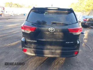 2019 Toyota Highlander SE z VIN 5TDJZRFH9KS598021, wystawiony jako IAAI lot #41764561 z przebiegiem 73 835 mil mil oraz . Historia ofert i sprzedaży dostępna na DreamBid. Obrazek 16.