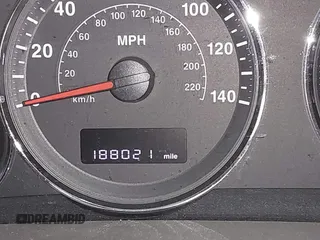 2008 Jeep Commander Sport z VIN 1J8HG48K58C218806, wystawiony jako IAAI lot #41908866 z przebiegiem 188 021 mil mil oraz . Historia ofert i sprzedaży dostępna na DreamBid. Obrazek 16.