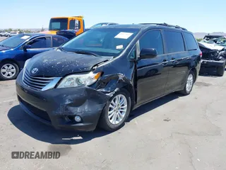 2012 Toyota Sienna XLE AAS z VIN 5TDYK3DC0CS268826, wystawiony jako IAAI lot #42317442 z przebiegiem 225 973 mil mil oraz . Historia ofert i sprzedaży dostępna na DreamBid. Obrazek 2.