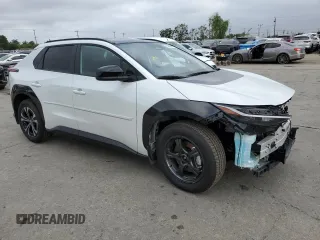 2024 Toyota bZ4X XLE z VIN JTMAAAAA2RA052610, wystawiony jako Copart lot #56564475 z przebiegiem 2020 mil mil oraz Szkody całkowita. Historia ofert i sprzedaży dostępna na DreamBid. Obrazek 4.