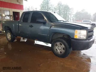 2008 Chevrolet Silverado 1500 Work Truck with VIN 1GCEC19X38Z139968, listed as a IAAI auction lot 41450092 with 301,914 mi miles. Bid and sale history available at carsss.com. Image 1.