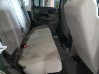 2007 Jeep Wrangler Unlimited Sahara z VIN 1J4GA59167L107870, wystawiony jako Copart lot #58346115 z przebiegiem 180 107 mil mil oraz Czysty tytuł • Clean title. Historia ofert i sprzedaży dostępna na DreamBid. Obrazek 10.