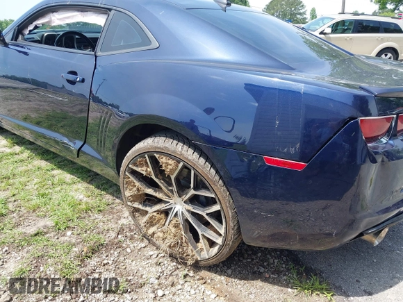 2010 Chevrolet Camaro 2SS z VIN 2G1FK1EJ9A9225884, wystawiony jako IAAI lot #42294998 z przebiegiem 197 908 mil mil oraz . Historia ofert i sprzedaży dostępna na DreamBid. Obrazek 12.