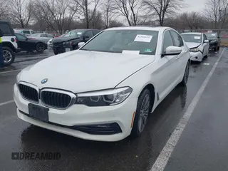 2018 BMW 5 Series 530i xDrive z VIN WBAJA7C52JWC75823, wystawiony jako IAAI lot #41544671 z przebiegiem 138 327 mil mil oraz . Historia ofert i sprzedaży dostępna na DreamBid. Obrazek 2.