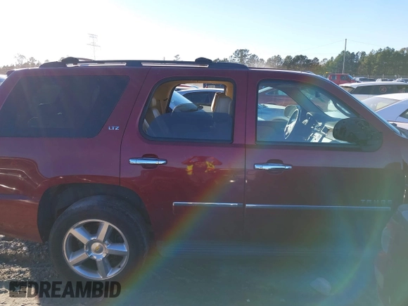 2010 Chevrolet Tahoe LTZ z VIN 1GNUCCE03AR183627, wystawiony jako IAAI lot #40912231 z przebiegiem 234 841 mil mil oraz . Historia ofert i sprzedaży dostępna na DreamBid. Obrazek 13.