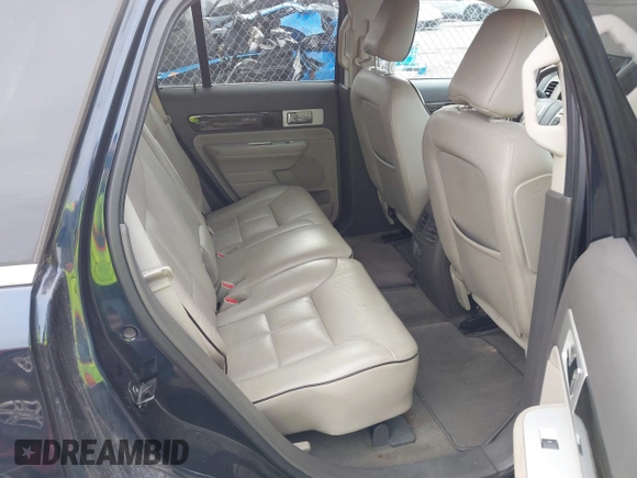 2008 Lincoln MKX z VIN 2LMDU88CX8BJ23026, wystawiony jako IAAI lot #41057779 z przebiegiem 176 690 mil mil oraz . Historia ofert i sprzedaży dostępna na DreamBid. Obrazek 8.