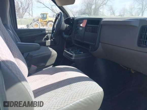 2005 Chevrolet Express Cargo with VIN 1GCGG25V951229076, listed as a IAAI auction lot 42031009 with 114,530 mi miles and . Bid and sale history available at DreamBid. Image 5.