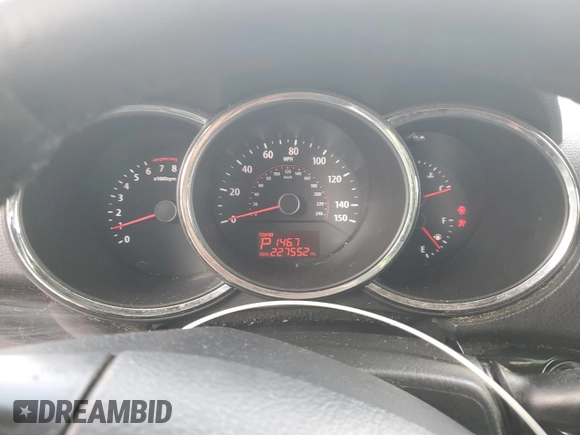 2011 Kia Sorento EX with VIN 5XYKU3A11BG134695, listed as a Copart auction lot 60104135 with 227,552 mi miles and Salvage title. Bid and sale history available at DreamBid. Image 9.