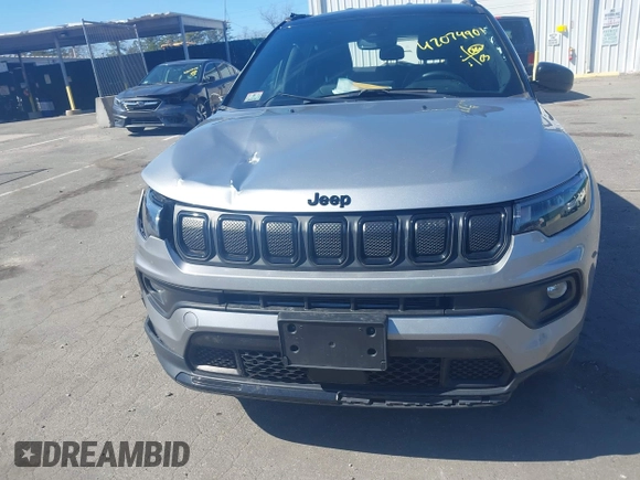 2022 Jeep Compass Latitude z VIN 3C4NJDBB4NT197015, wystawiony jako IAAI lot #42074901 z przebiegiem 61 498 mil mil oraz . Historia ofert i sprzedaży dostępna na DreamBid. Obrazek 12.
