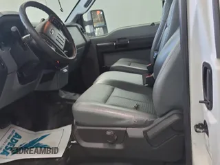 2015 Ford F-250 XLT with VIN 1FT7X2AT2FEB61007, listed as a IAAI auction lot 42663794 with 303,185 mi miles and . Bid and sale history available at DreamBid. Image 4.