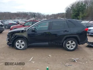 2020 Toyota RAV4 XLE with VIN 2T3P1RFV8LC061598, listed as a IAAI auction lot 41850442 with 40,175 mi miles and . Bid and sale history available at DreamBid. Image 14.