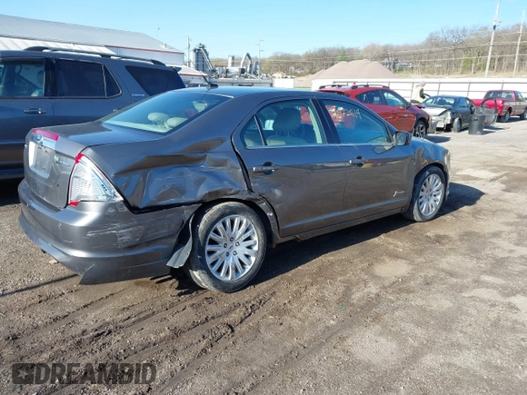 2010 Ford Fusion Hybrid z VIN 3FADP0L35AR423330, wystawiony jako IAAI lot #41972619 z przebiegiem 154 026 mil mil oraz . Historia ofert i sprzedaży dostępna na DreamBid. Obrazek 4.