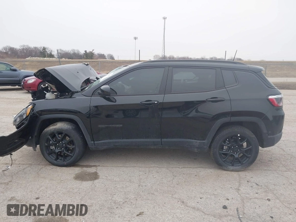 2024 Jeep Compass Latitude with VIN 3C4NJDBN7RT142526, listed as a IAAI auction lot 41512464 with 5,429 mi miles. Bid and sale history available at carsss.com. Image 15.