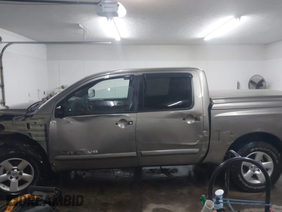 2006 Nissan Titan LE z VIN 1N6BA07B26N572273, wystawiony jako IAAI lot #41252390 z przebiegiem 88 457 mil mil oraz . Historia ofert i sprzedaży dostępna na DreamBid. Obrazek 15.