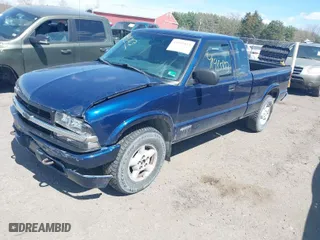 2001 Chevrolet S-10 LS with VIN 1GCDT19W718244852, listed as a IAAI auction lot 41915153 with 149,150 mi miles. Bid and sale history available at carsss.com. Image 2.