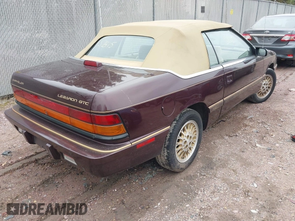 1995 Chrysler LeBaron z VIN 1C3EU4538SF504479, wystawiony jako IAAI lot #42045815 z przebiegiem 102 042 mil mil oraz . Historia ofert i sprzedaży dostępna na DreamBid. Obrazek 4.