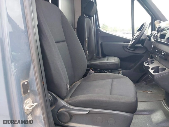 2019 Mercedes-Benz Sprinter Cargo Van with VIN WD4PF1CD1KP126367, listed as a IAAI auction lot 40745609 with 140,903 mi miles. Bid and sale history available at carsss.com. Image 8.
