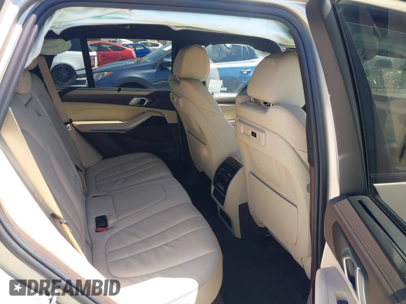 2019 BMW X5 xDrive40i z VIN 5UXCR6C54KLL62006, wystawiony jako IAAI lot #42149795 z przebiegiem 57 470 mil mil oraz . Historia ofert i sprzedaży dostępna na DreamBid. Obrazek 8.