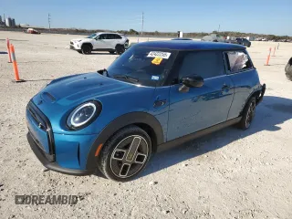 2022 MINI Hardtop Cooper SE with VIN WMW13DJ06N2S07860, listed as a Copart auction lot 42422255 with 18,902 mi miles and Salvage title. Bid and sale history available at DreamBid. Image 1.