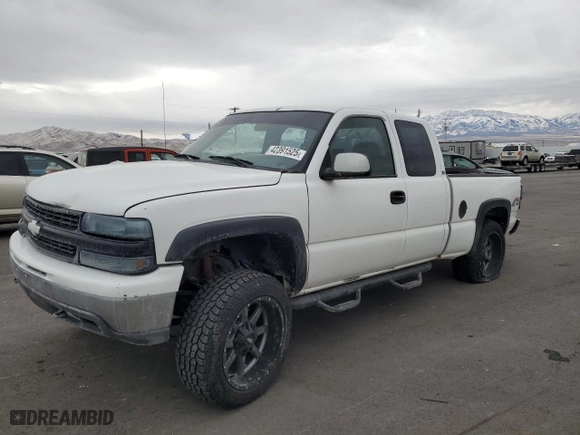 2002 Chevrolet Silverado 1500 LS with VIN 1GCEK19T82Z104382, listed as a Copart auction lot 42391525 with 0 mi miles and Salvage Title. Bid and sale history available at carsss.com. Image 1.