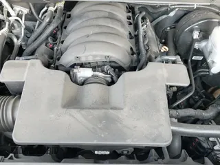 2019 Cadillac Escalade ESV Luxury z VIN 1GYS4HKJ1KR344432, wystawiony jako IAAI lot #40736263 z przebiegiem 90 602 mil mil oraz . Historia ofert i sprzedaży dostępna na DreamBid. Obrazek 19.