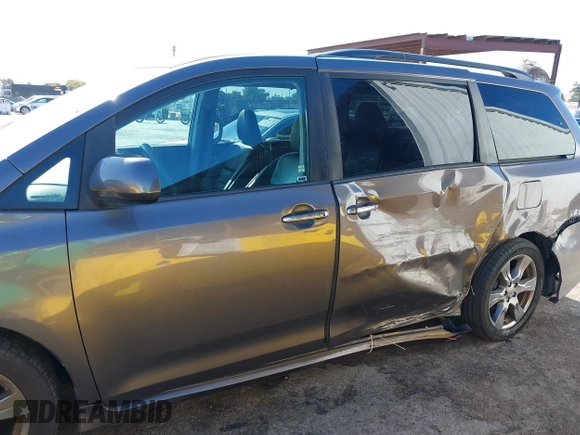 2017 Toyota Sienna SE with VIN 5TDXZ3DC3HS822312, listed as a IAAI auction lot 42588024 with 84,565 mi miles and . Bid and sale history available at DreamBid. Image 14.