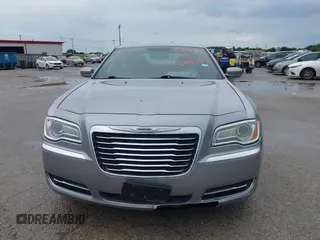 2013 Chrysler 300 z VIN 2C3CCAAG2DH572652, wystawiony jako IAAI lot #42445906 z przebiegiem 224 235 mil mil oraz . Historia ofert i sprzedaży dostępna na DreamBid. Obrazek 6.