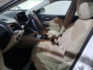 2019 Jeep Cherokee Latitude with VIN 1C4PJMCB5KD158331, listed as a Copart auction lot 86852044 with 86,495 mi miles and Salvage Title. Bid and sale history available at carsss.com. Image 7.