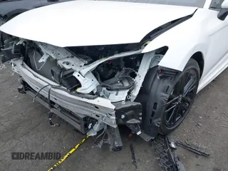 2025 Toyota Camry LE z VIN 4T1DAACK8SU029853, wystawiony jako IAAI lot #41813312 z przebiegiem 25 522 mil mil oraz . Historia ofert i sprzedaży dostępna na DreamBid. Obrazek 6.
