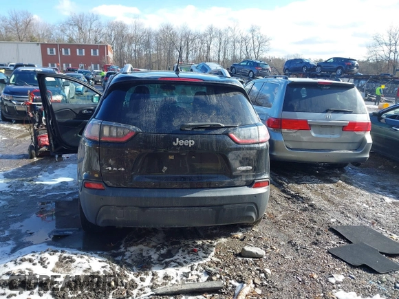 2019 Jeep Cherokee Altitude with VIN 1C4PJMLB0KD319703, listed as a IAAI auction lot 41524781 with 181,625 mi miles and . Bid and sale history available at DreamBid. Image 16.
