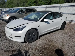 2022 Tesla Model 3 z VIN 5YJ3E1EA8NF348174, wystawiony jako Copart lot #53757025 z przebiegiem 38 722 mil mil oraz Nie do naprawy • Non repairable. Historia ofert i sprzedaży dostępna na DreamBid. Obrazek 1.