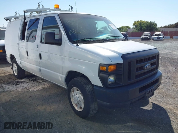 2008 Ford Econoline Cargo Commercial z VIN 1FTNE24L08DB53392, wystawiony jako IAAI lot #42557523 z przebiegiem 138 282 mil mil oraz . Historia ofert i sprzedaży dostępna na DreamBid. Obrazek 1.
