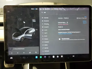 2020 Tesla Model 3 Performance z VIN 5YJ3E1EC8LF640891, wystawiony jako Copart lot #52377615 z przebiegiem 77 343 mil mil oraz Szkoda całkowita • Salvage title. Historia ofert i sprzedaży dostępna na DreamBid. Obrazek 9.