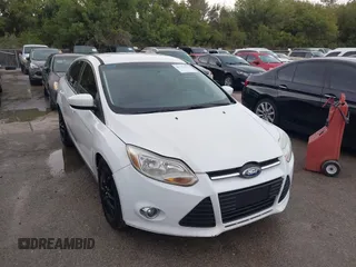 2012 Ford Focus SE с VIN 1FAHP3F29CL141649, выставлен на аукционе IAAI как лот 40782821 с пробегом 266 683 миль миль и . История ставок и продаж доступна на DreamBid. Изображение 1.