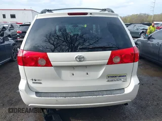 2008 Toyota Sienna LE with VIN 5TDBK23C28S010610, listed as a IAAI auction lot 41944472 with 149,223 mi miles. Bid and sale history available at carsss.com. Image 16.